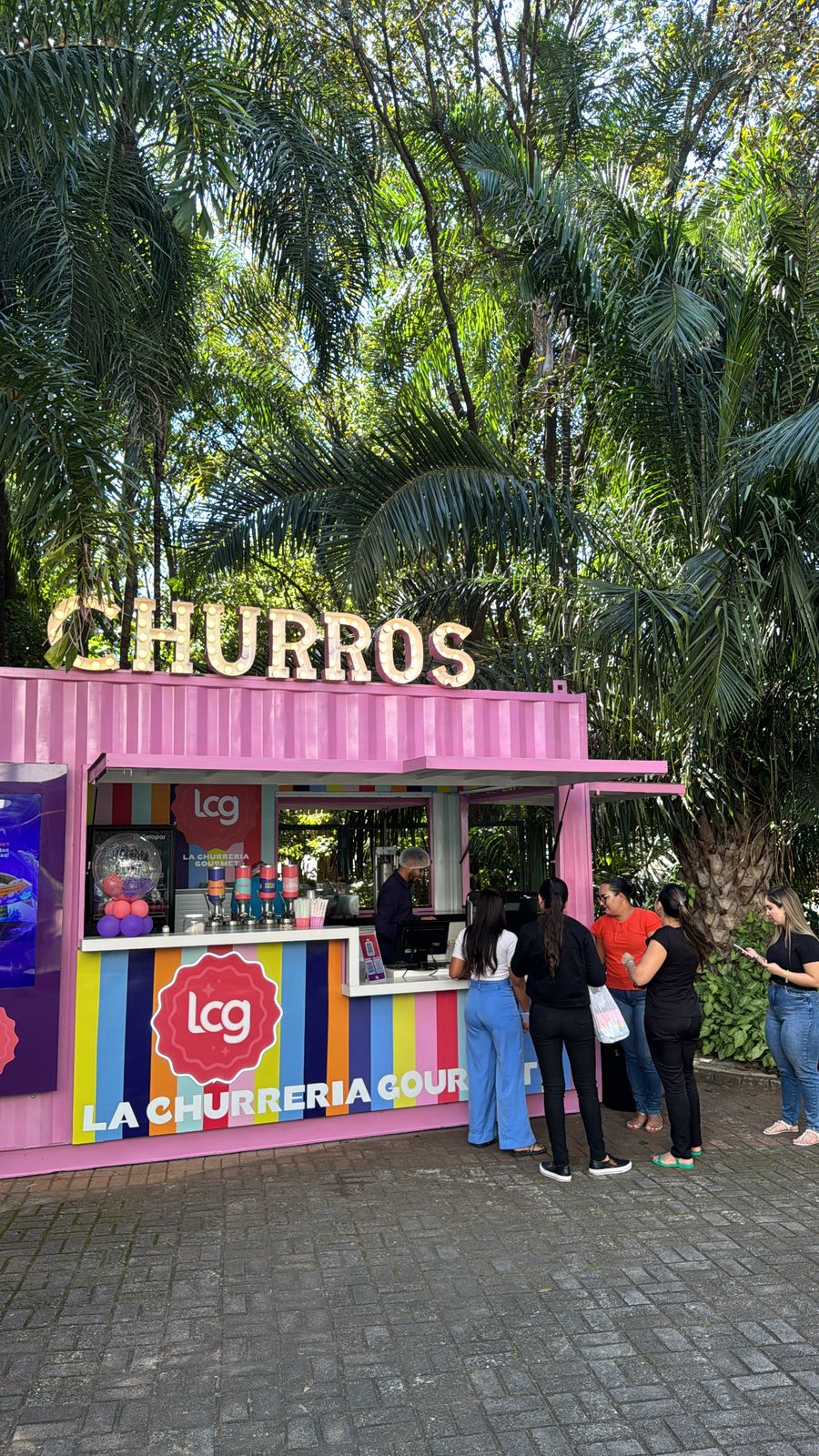 Contêiner da La Churreria Gourmet em formato de operação